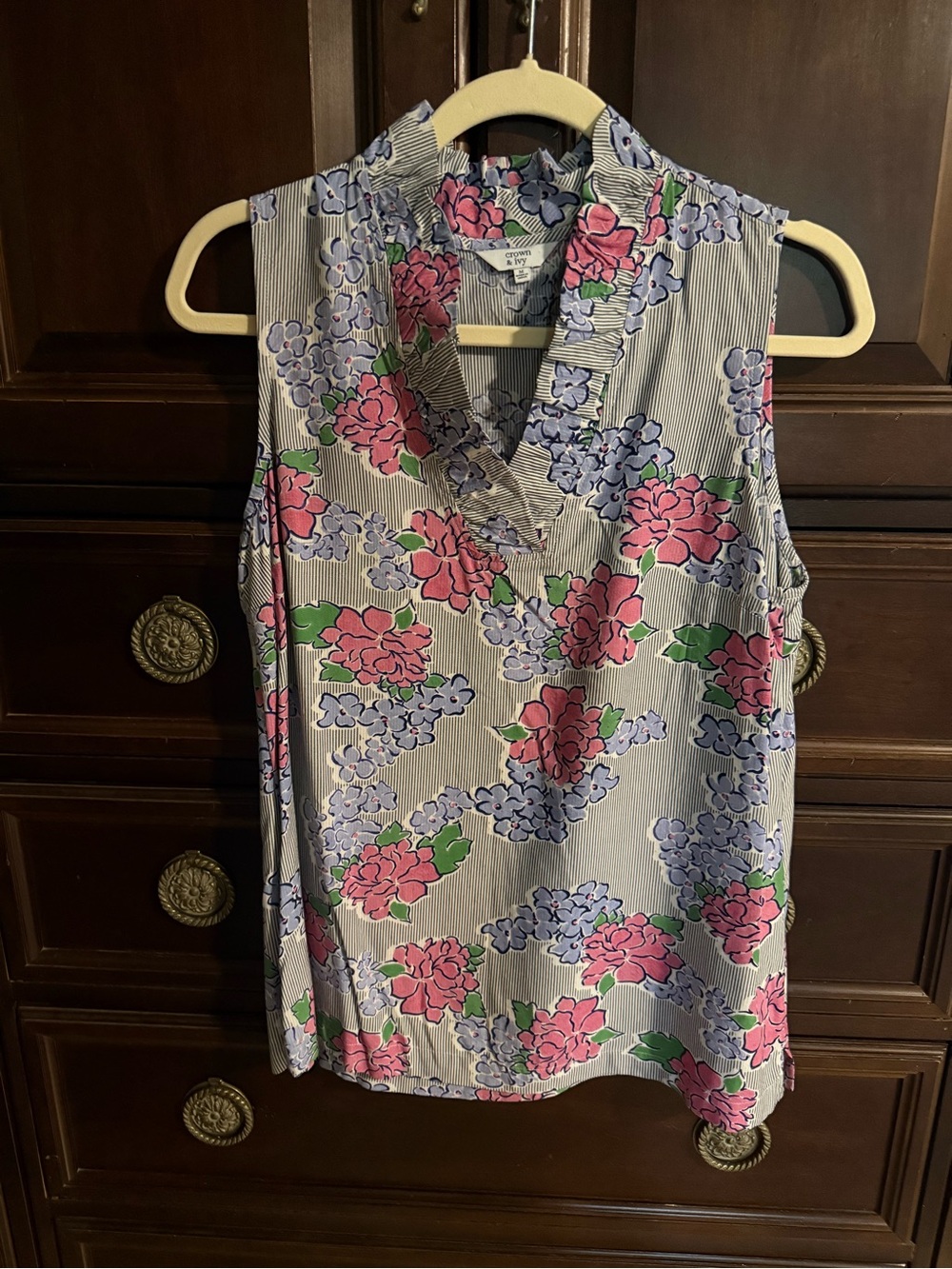 Crown & Ivy medium ruffle top